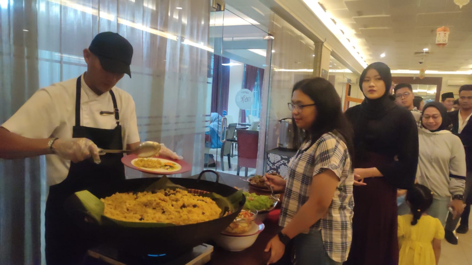 Sayang Ibu, Dafam Hotel Semarang Beri Gratis Buka Bersama Emak Kite 
