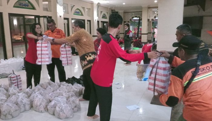 Gerak Cepat Penanganan Banjir, Pemkot Semarang Buka Dapur Umum dan Distribusikan Logistik