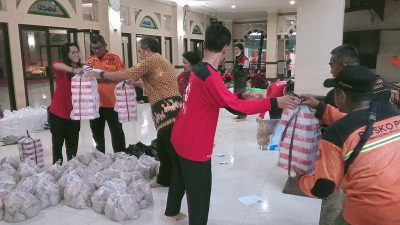 Gerak Cepat Penanganan Banjir, Pemkot Buka Dapur Umum dan Distribusikan Logistik