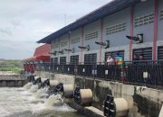 Pasca Banjir, Drainase Penuh Sampah dan Eceng Gondok Hambat Pompa di Semarang