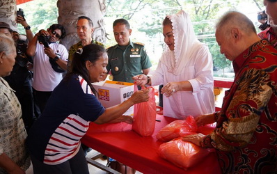 Tebus Murah di Sam Poo Kong Semarang, Bayar Seikhlasnya Dapat Beras 3Kg