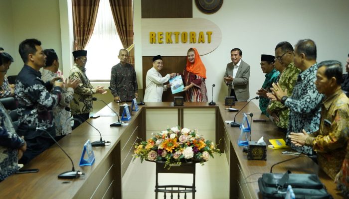 Mbak Ita Dikukuhkan Sebagai Anggota Badan Pembina Harian Unimus