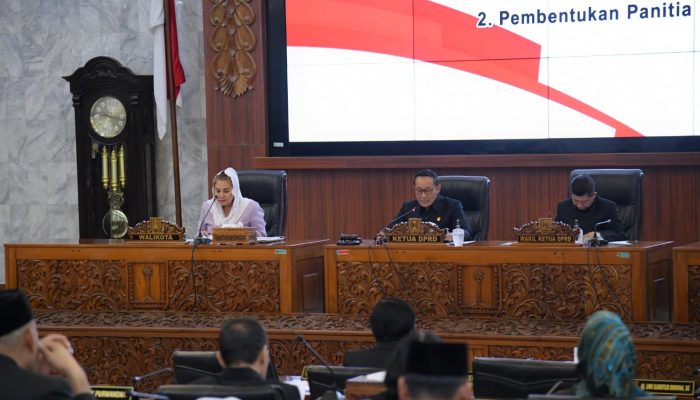 Sampaikan LKPJ, Mbak Ita Paparkan Keberhasilan Pemkot Semarang