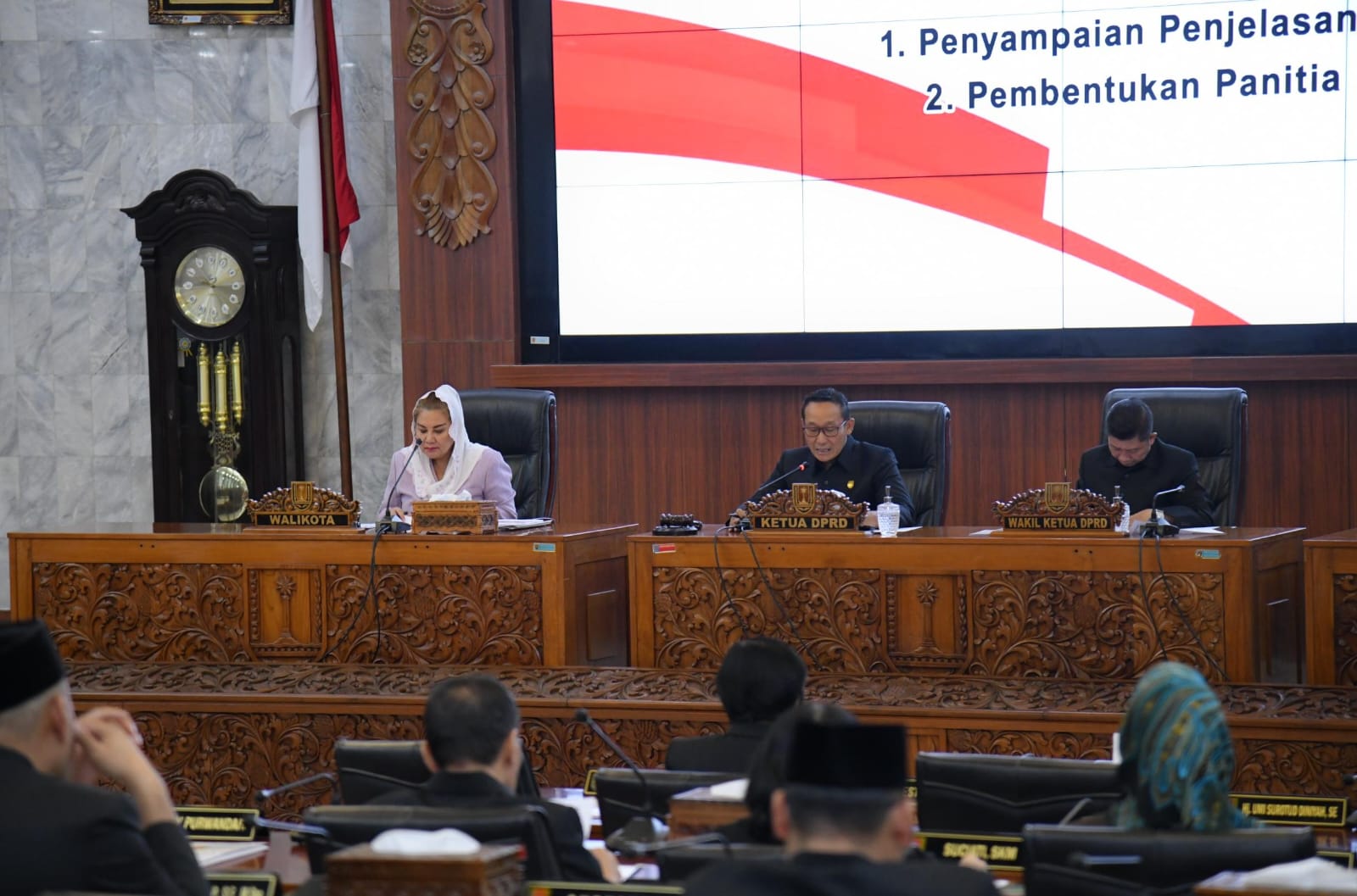 Sampaikan LKPJ, Mbak Ita Paparkan Keberhasilan Pemkot Semarang
