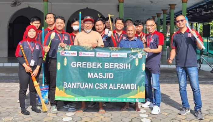 Alfamidi Grebek Bersih Masjid Di Bulan Suci Ramadhan 1445 H