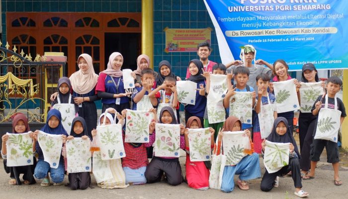 Mahasiswa KKN UPGRIS Ajak Anak-Anak Desa Rowosari Bikin Totebag Ecoprint