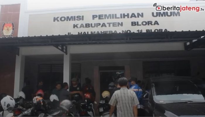 Video Dugaan Penggelembungan Suara, Pendemo Geruduk KPU Blora