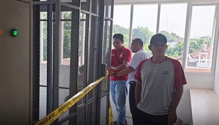 Diduga Kabel Penahan Beban Putus, Lift Barang Jatuh dari Lantai 4 Klinik Kecantikan di Semarang
