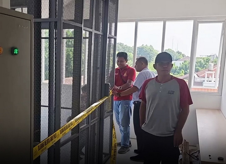 Lift Semarang