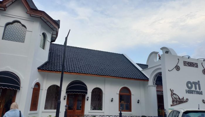 Mencicipi Ayam Krispi Lokal Kota Semarang di Bangunan ala Belanda, Estetik dan Instagramable!
