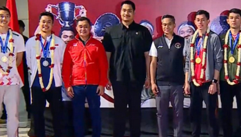 Ngotot Foto di Tengah Atlet, Menpora Dito Dapat Sorotan Tajam Netizen