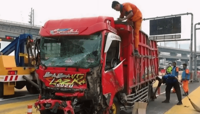 Sebelum Ugal-ugalan di Tol Halim Utama, Sopir Truk Terlibat Kecelakaan yang Tewaskan Dokter Muda di Semarang?