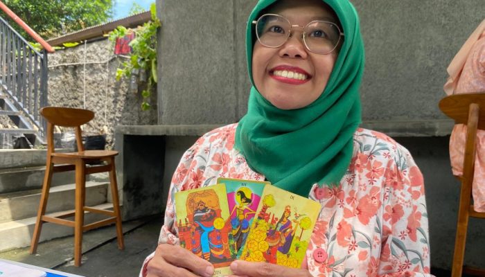 Sama-sama Pakai Kartu, Apa Beda Tarot Psikologis dengan yang Biasa? Begini Penjelasan Ahli