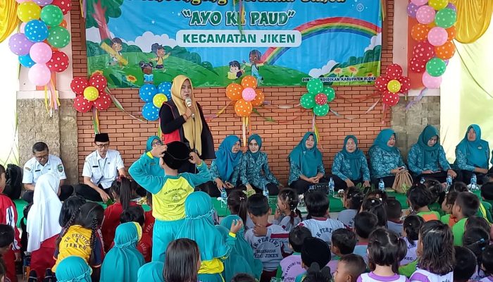 Terhipnotis, Begini Serunya Ratusan Anak PAUD Ikuti Acara ‘Mendongeng Bersama Bunda’ di Blora