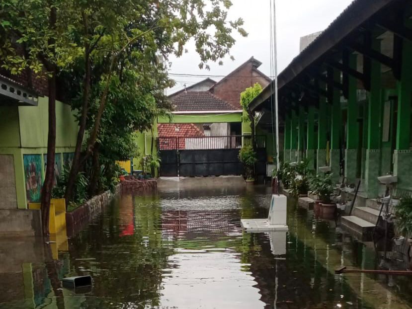 SDN Dadapsari banjir