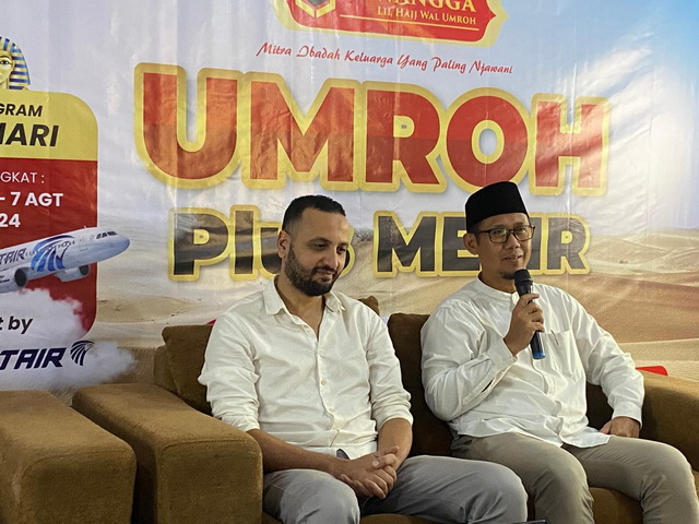 Direktur Operasional PT Dewangga Travindo, Joko Suratno (kanan)