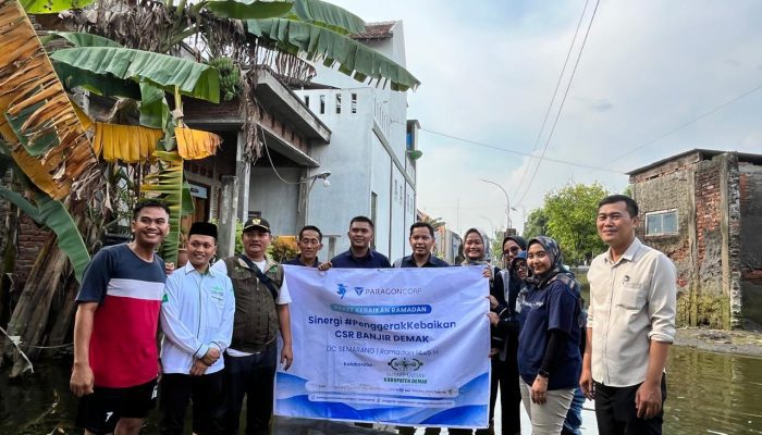 Masih Tergenang Banjir, Paragon DC Semarang Beri Bantuan Langsung ke Karanganyar Demak