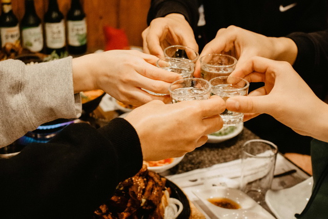 Ilustrasi minuman soju.
