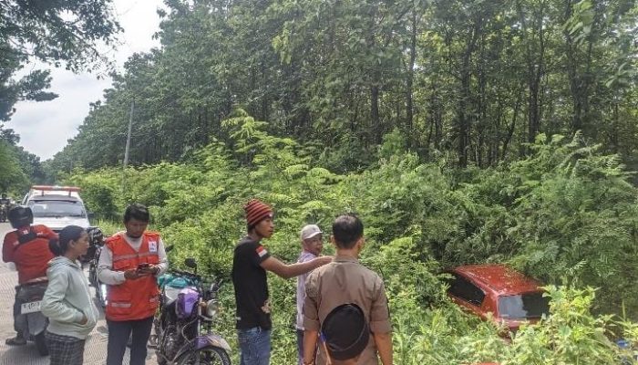 Mobil Nyungsep di Hutan Jalan Blora-Randublatung, Diduga Karena Ini