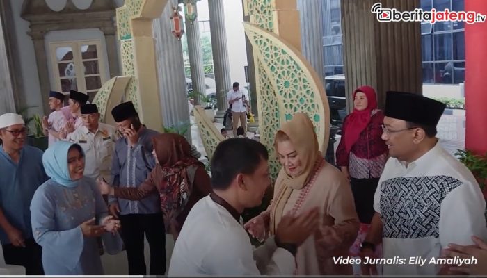 Video Mbak Ita Gelar Open House di Balaikota, Warga Antre Salaman