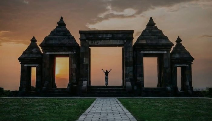 Serasa Liburan di Bali, Berikut Daya Tarik Wisata Candi Ratu Boko Yogyakarta 