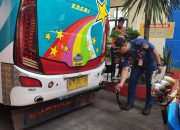 Petugas Gabungan Ramp Check di Terminal Semarang Jelang Lebaran, 12 Bus Kena Tilang