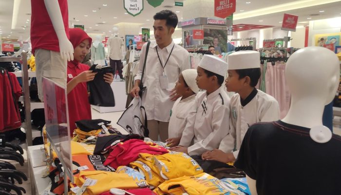 100 Anak Yatim Piatu Diajak Rasakan Sensasi Berbelanja dan Bermain di The Park Mall Semarang