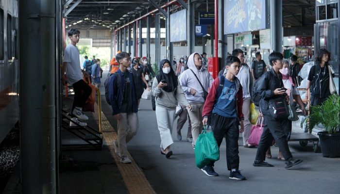 Buruan Sebelum Kehabisan! Dapatkan Tiket Kereta Api Angkutan Lebaran 2024 di Daop 4 Semarang