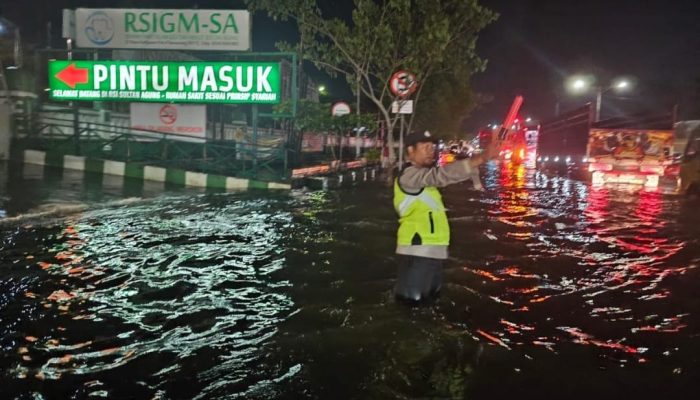 Banjir di Kaligawe Akibat Rob, Pemkot Semarang Optimalkan Fungsi Pompa