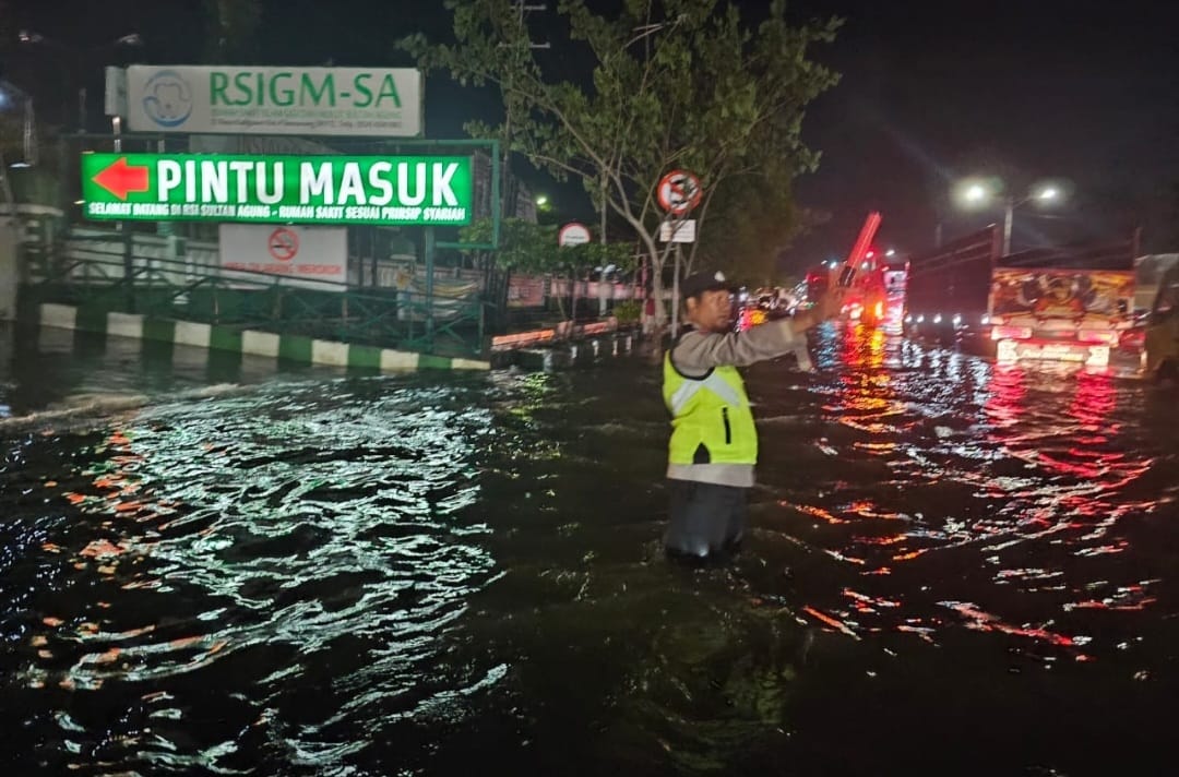 Banjir di Kaligawe Akibat Rob, Pemkot Semarang Optimalkan Fungsi Pompa