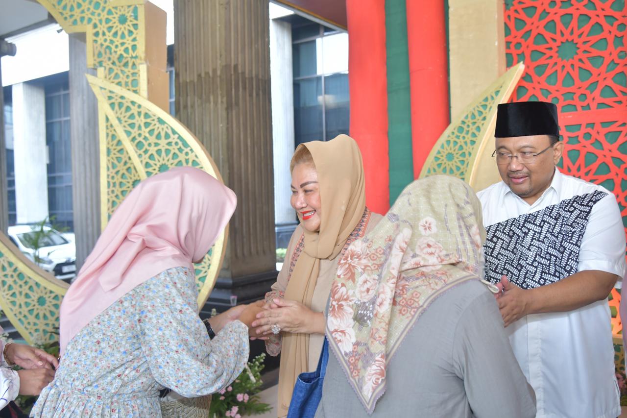 Antusias Warga Shalat Idul Fitri dan Open House di Balaikota Semarang, Ada Aneka Hidangan Disediakan Pemkot