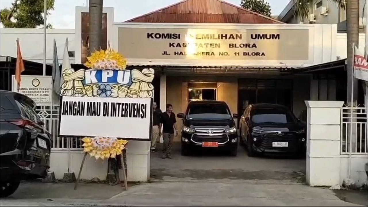 karangan bunga di KPU