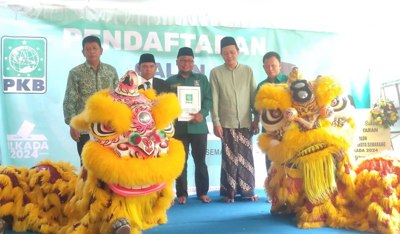 Daftar Wakil Walikota Semarang Lewat PKB, Mas Wawan Dikawal Ratusan Relawan dan Atraksi Barongsai