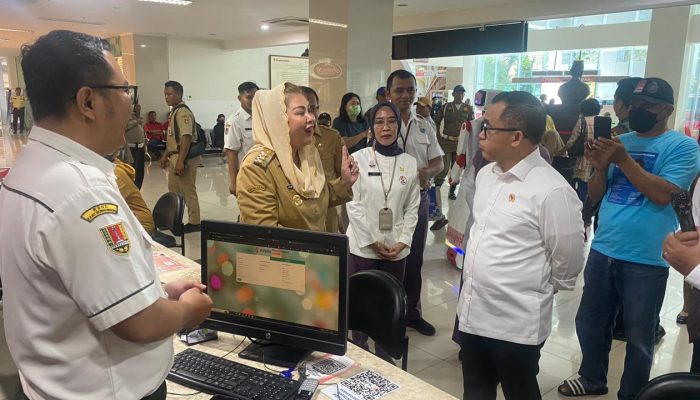 Mbak Ita Dampingi MenpanRB Sidak Pelayanan Kesehatan di RSWN