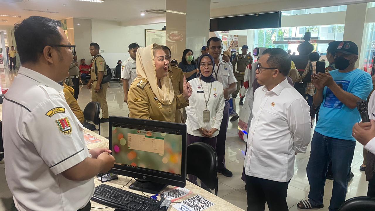 Mbak Ita Dampingi MenpanRB Sidak Pelayanan Kesehatan di RSWN
