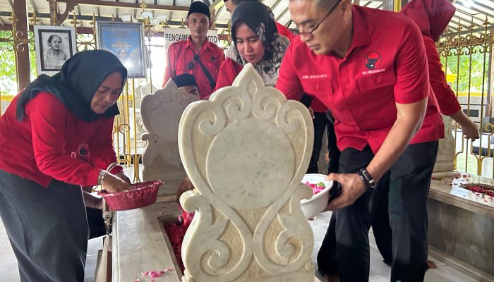 Video PDIP Jateng Ziarah Makam Kartini, Beri Dukungan Surat Amicus Curiae Megawati ke MK