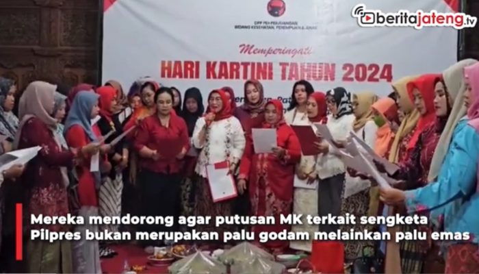 Video Kader Perempuan PDIP Bacakan Pernyataan Sikap di Makam Kartini