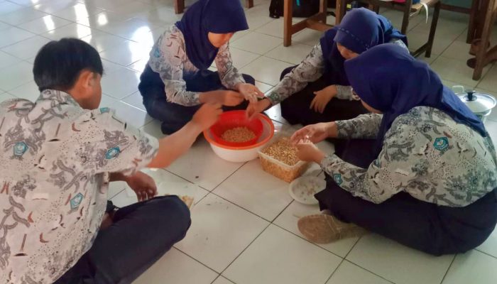 Rangkum 4 Mata Pelajaran Sekaligus, Siswa SMPN 22 Semarang Olah 64 Kg Kedelai Jadi Tempe