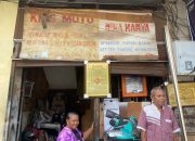 MK Resmikan Pemenang Pilpres, Pedagang Bingkai di Semarang Tunggu Kiriman Foto Prabowo-Gibran