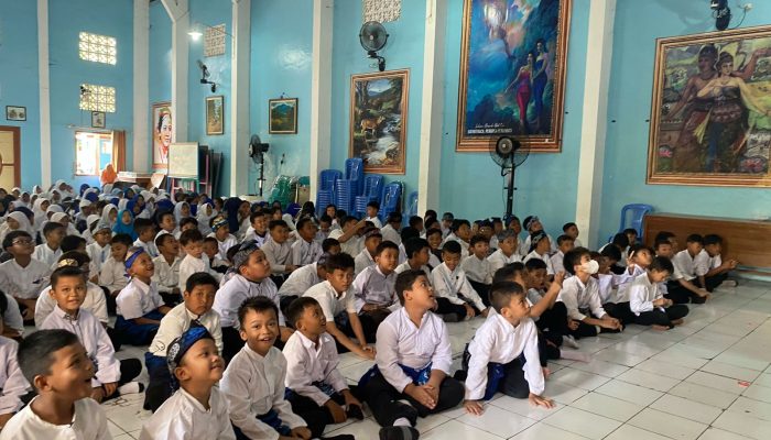 Peringati Hari Kartini, SDN Sarirejo Semarang Gelar Doa Bersama, Diramaikan Flashmob hingga Nobar