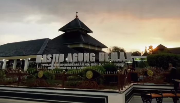 Masjid Agung Demak Dinobatkan Menjadi Wisata Religi Islam Jawa Tengah Teramai Ketiga, Sudah Berkunjung Ke Sini?