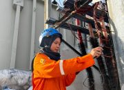 Srikandi PLN Luffiah Oprisa: Tak Gentar Hadapi Banjir Demi Amankan Gardu Induk Kudus