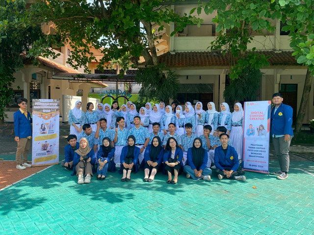 mahasiswa Universitas Semarang
