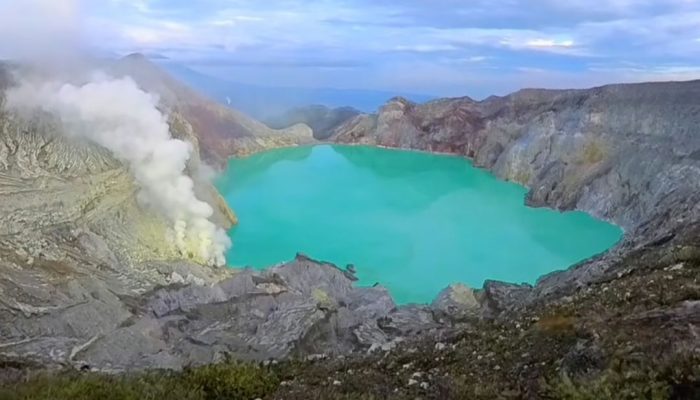 Viral Soal WNA China yang Terjatuh ke Kawah Ijen, Berikut 5 Misteri Mengenai Gunung Tersebut