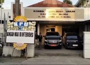 karangan bunga di KPU