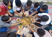 tradisi makan tumpeng