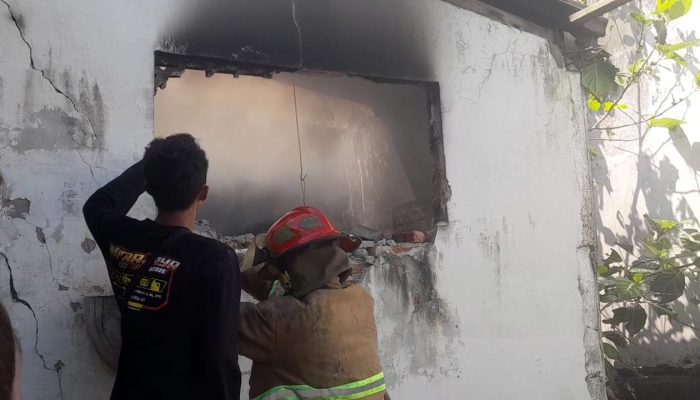 Diduga Korsleting Listrik, Gudang Penyimpanan Padi di Blora Terbakar, Kerugian Capai Ratusan Juta
