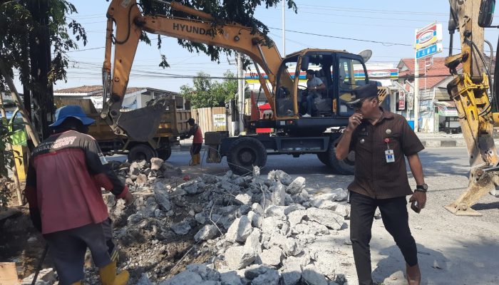 Antisipasi Banjir di Musim Penghujan, Pemkot Lakukan Pembersihan dan Pembongkaran PJM di Semarang