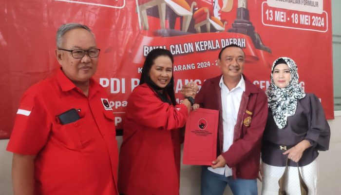 Dio Hermansyah Ambil Formulir Pendaftaran Bakal Calon Wakil Walikota Semarang di DPC PDIP