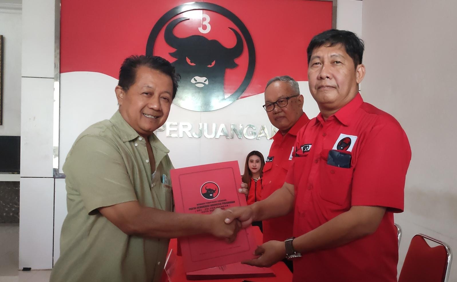 Fajar Purwoto Ambil Formulir Cawawali di DPC PDIP, Ingin Jadi Pemimpin yang Ngayomi, Ngayemi, dan Ngangeni